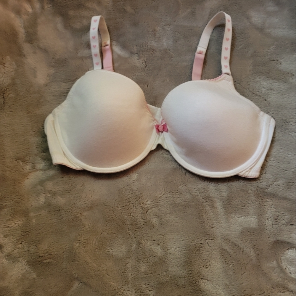 Fruit of the loom bra, white and pink hearts on the straps. Size 38 D